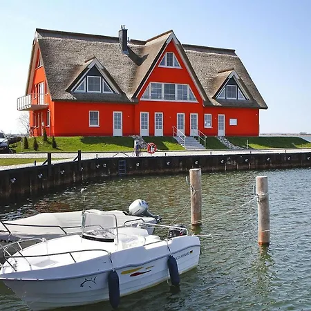 Σπίτι διακοπών Reetdachhaus Lotte Mit Sauna Und Kaminofen Am Yachthafen In